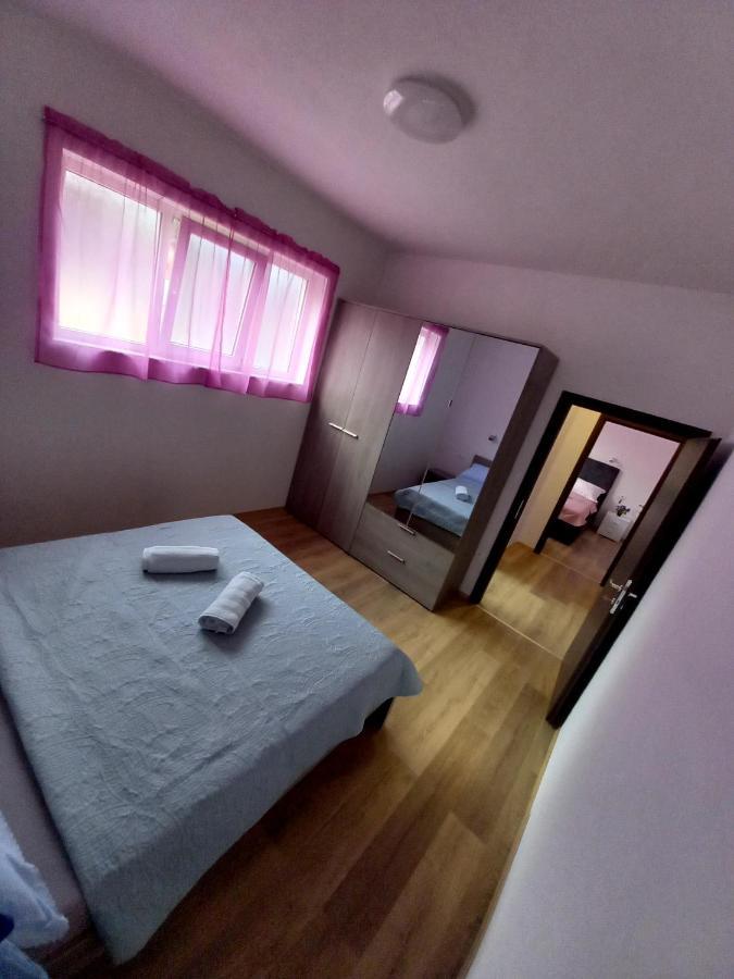 Apartment Lea Mataija โนวีวีโนดอลสกี ภายนอก รูปภาพ