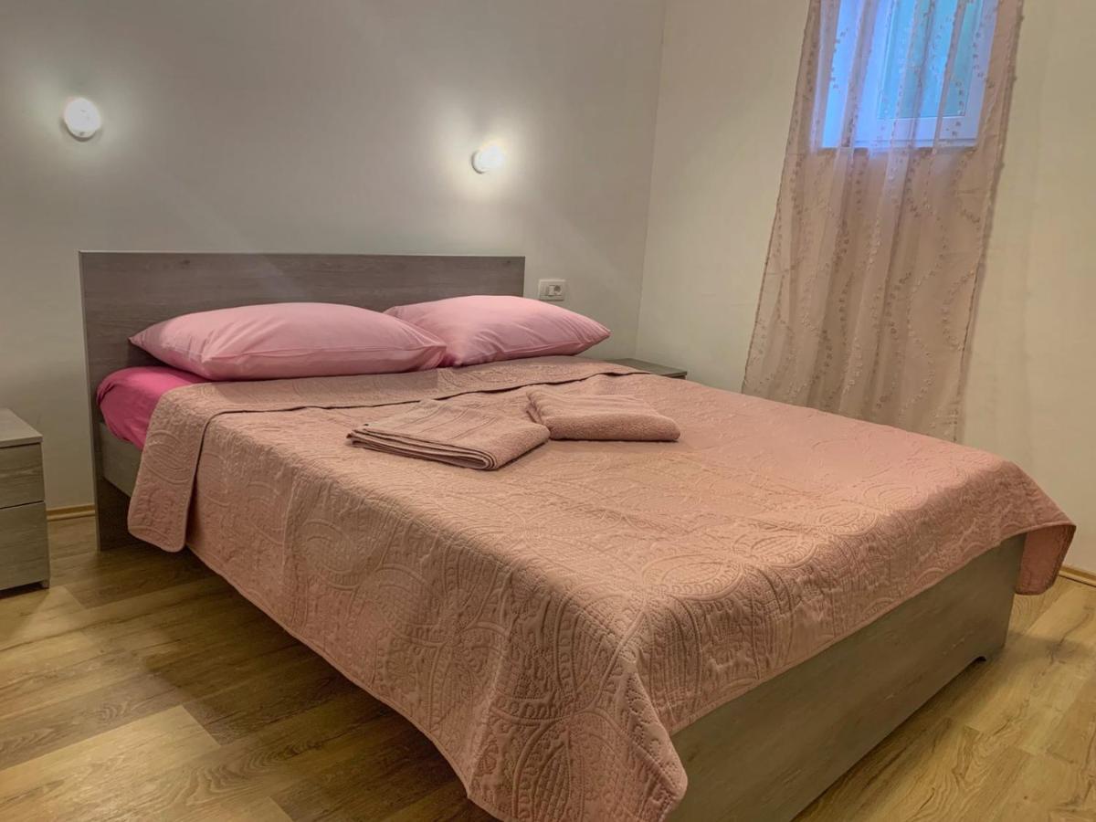Apartment Lea Mataija โนวีวีโนดอลสกี ภายนอก รูปภาพ